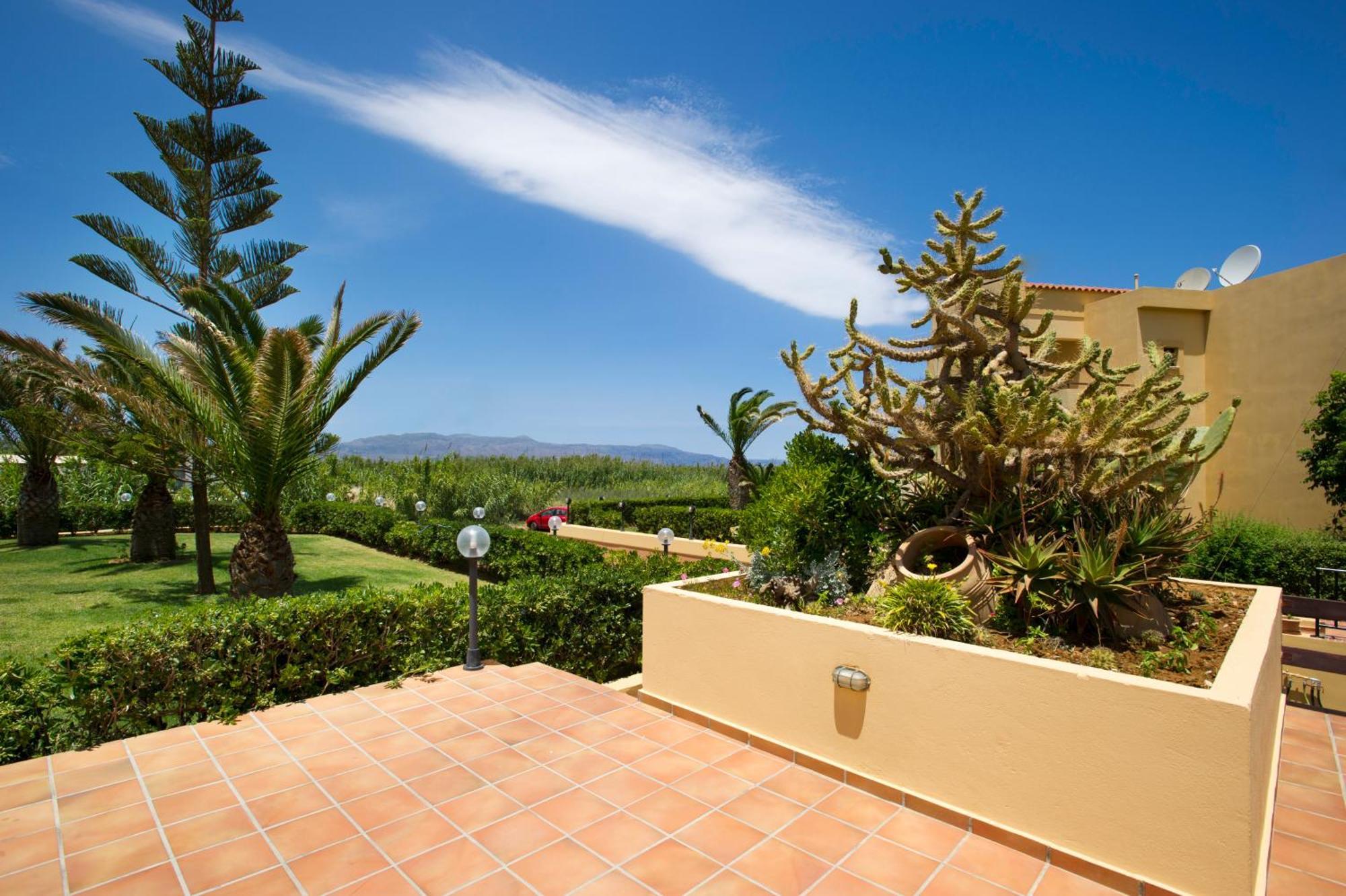 Silver Beach Hotel & Apartments Gerani  Exterior photo